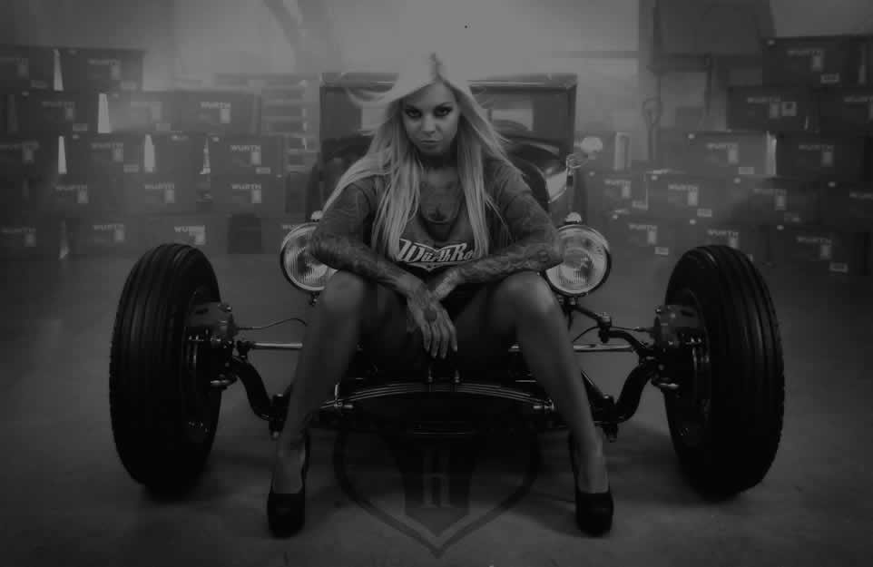 LOW Vivi Scissors2 BW BACKGROUND SCROLL UP darker sm LOW Vivi Scissors2 BW BACKGROUND SCROLL UP darker sm