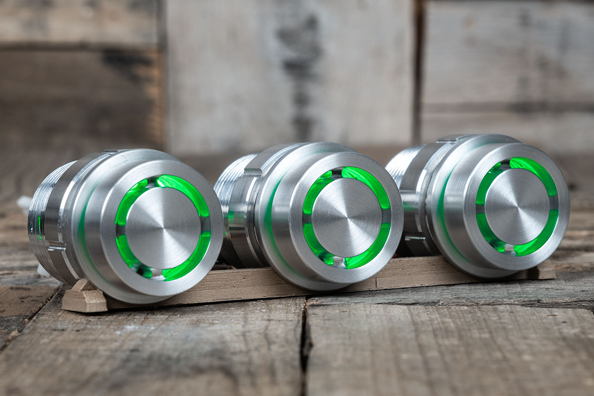 RM-16-7067S-G-R REACTOR PODS WITH SMOOTH KNOB SATIN GREEN LED RIGHT